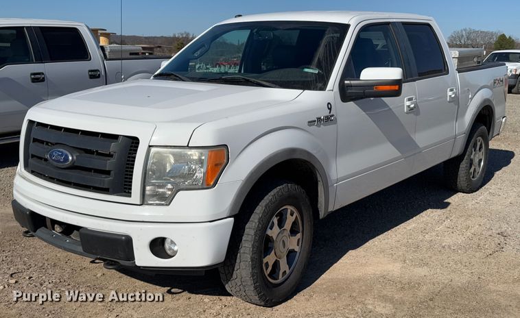 2010 Ford F150 FX4 SuperCrew pickup truck - DO0266