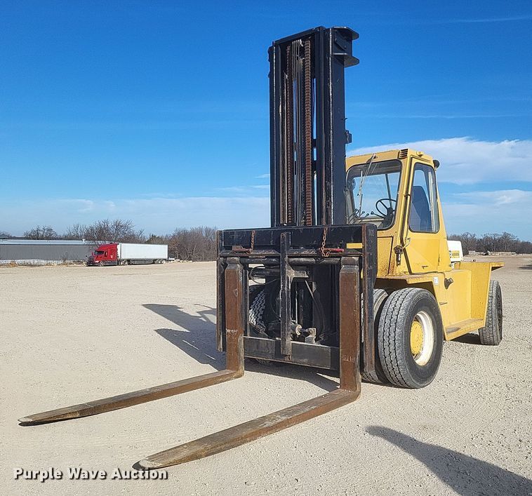 Caterpillar V250B forklift - DS5219
