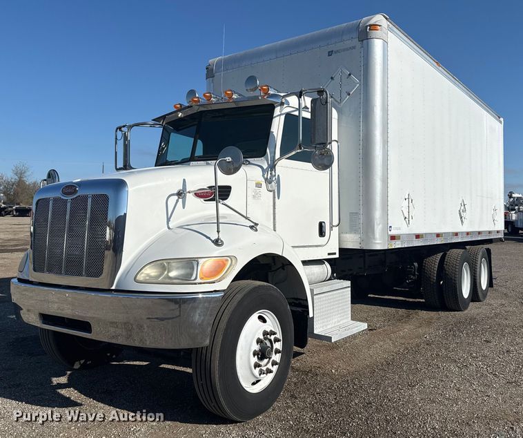 2006 Peterbilt 335 box truck - EG2229