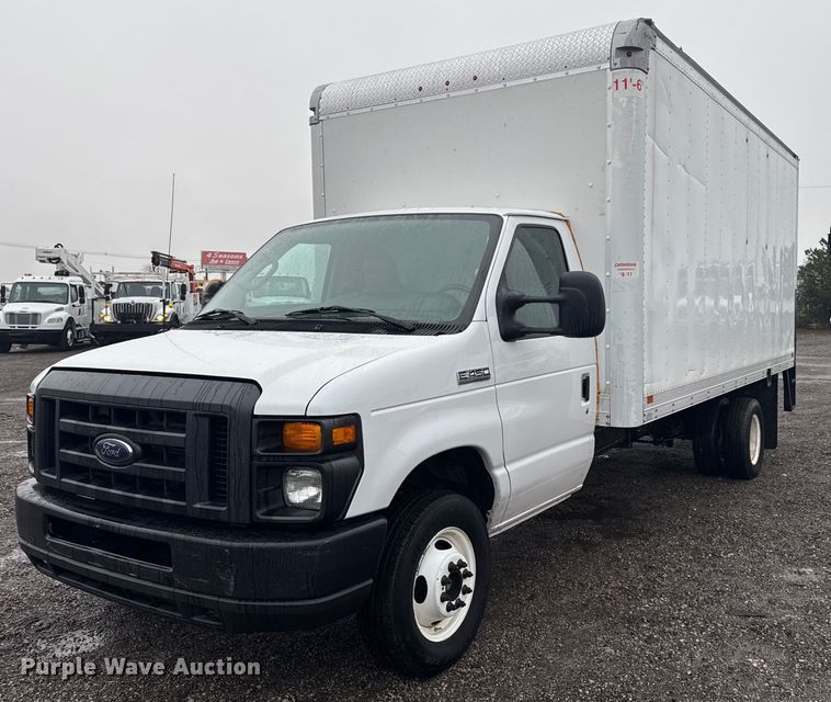 2017 Ford E450 Super Duty blow-in insulation box van - EG2420