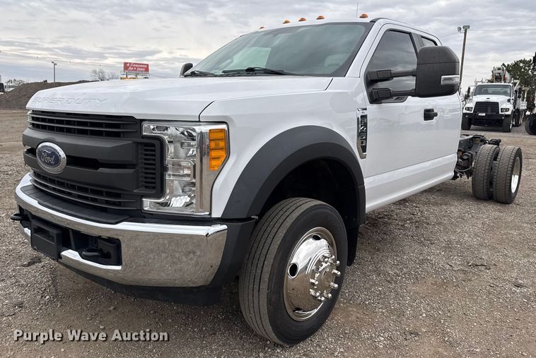 2017 Ford F450 Super Duty SuperCab truck cab and chassis - EG2463