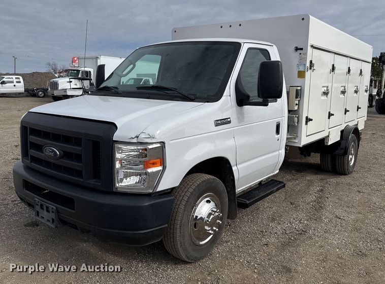 2019 Ford E450 Super Duty refrigerated truck - EG2489