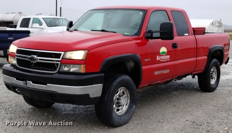 2007 Chevrolet Silverado 2500HD Ext. Cab pickup truck - EH0057