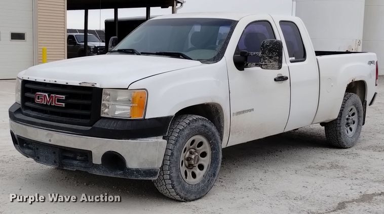 2009 GMC Sierra 1500 Ext. Cab pickup truck - EH0107