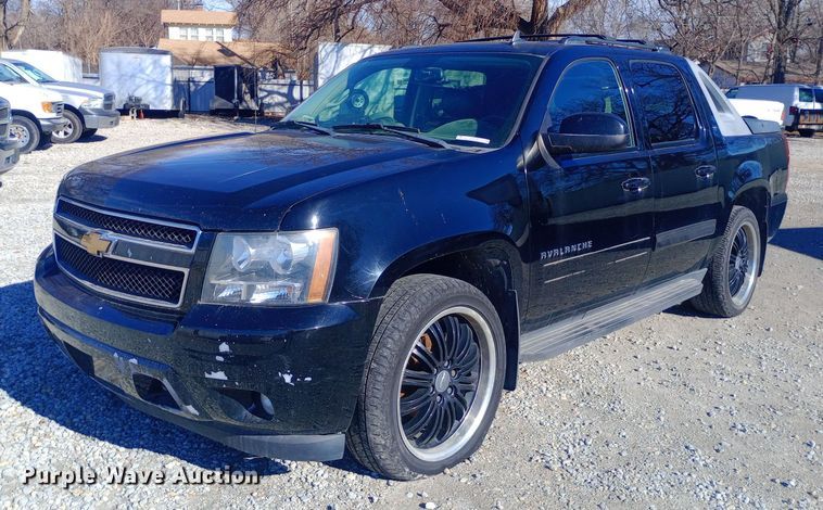 2012 Chevrolet  Avalanche Crew Cab pickup truck - EO0548