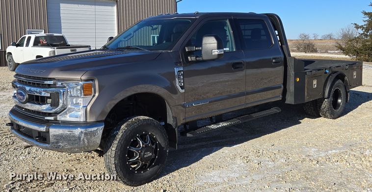 2021 Ford F350 Super Duty XLT Crew Cab flatbed pickup truck - EQ3899