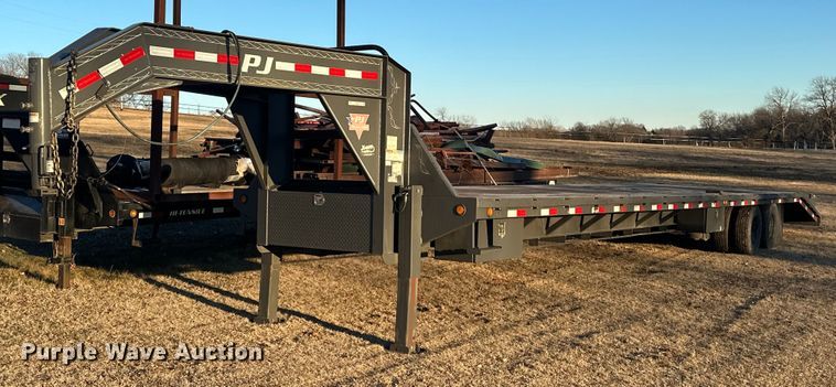 2021 PJ Trailers equipment trailer - ER4830