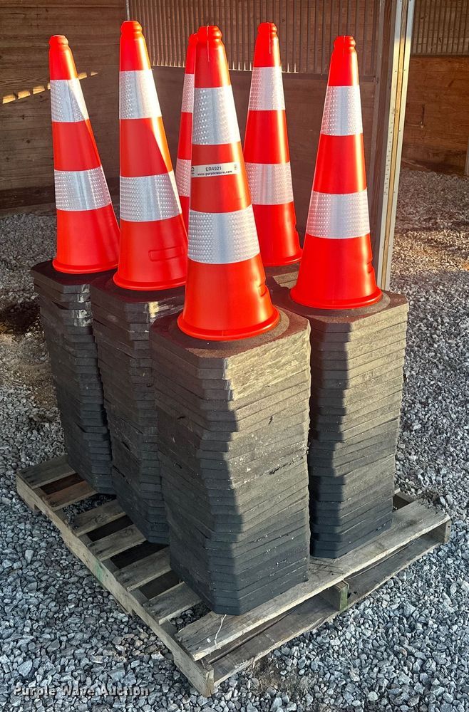 (150) traffic cones - ER4921