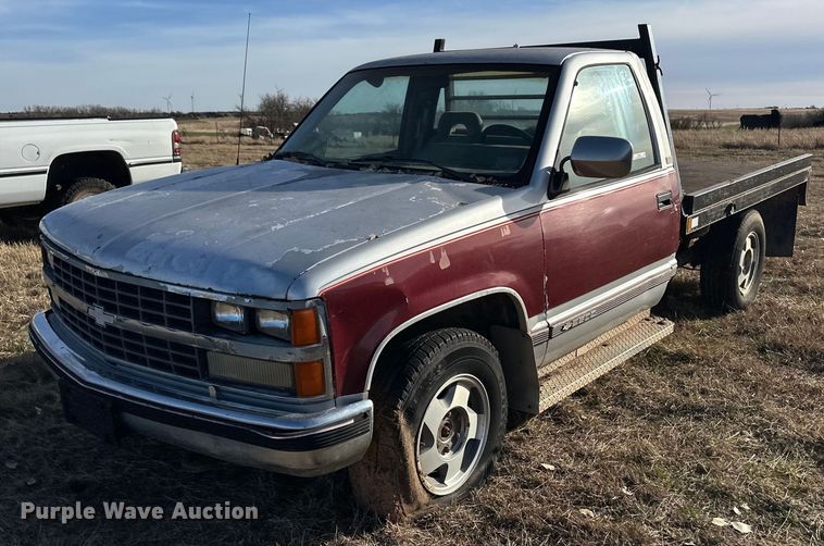 1989 Chevrolet K2500 flatbed pickup truck - ER8484