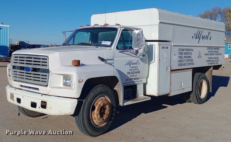 1994 Ford  F700 chipper truck - DK7441