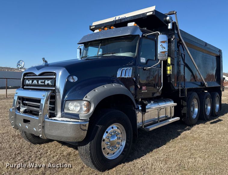 2019 Mack Granite dump truck - DM5530