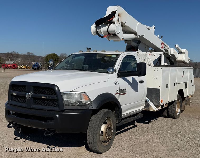 2015 Dodge Ram 5500 bucket truck - DO0257