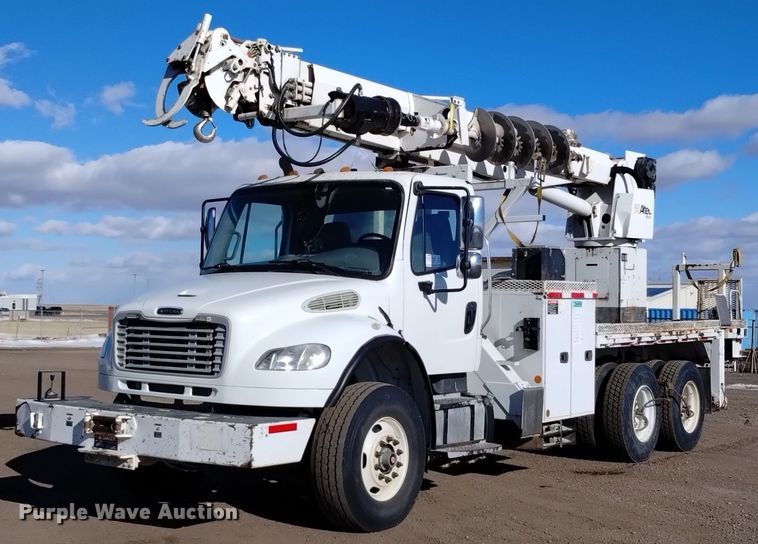 2013 Freightliner Business Class M2 digger derrick truck - DV6637