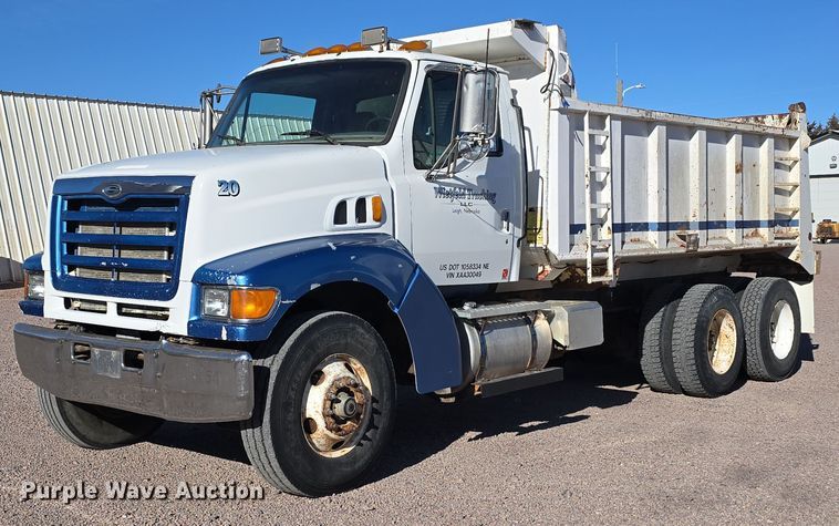 1999 Sterling LT9511 dump truck - DW3074
