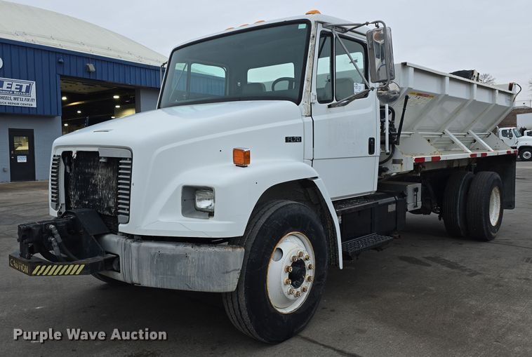2000 Freightliner FL70 rock slinger truck - DW3091