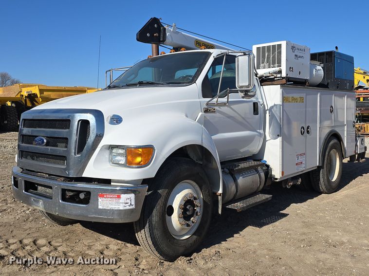 2011 Ford F750 Super Duty XLT utility / service truck - DW3093