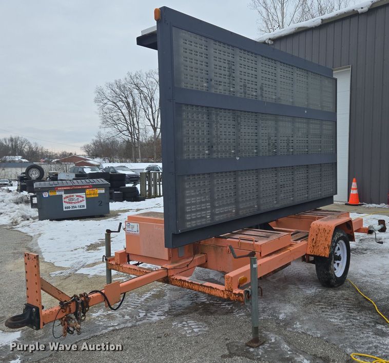 American Signal message board trailer  - EC3981