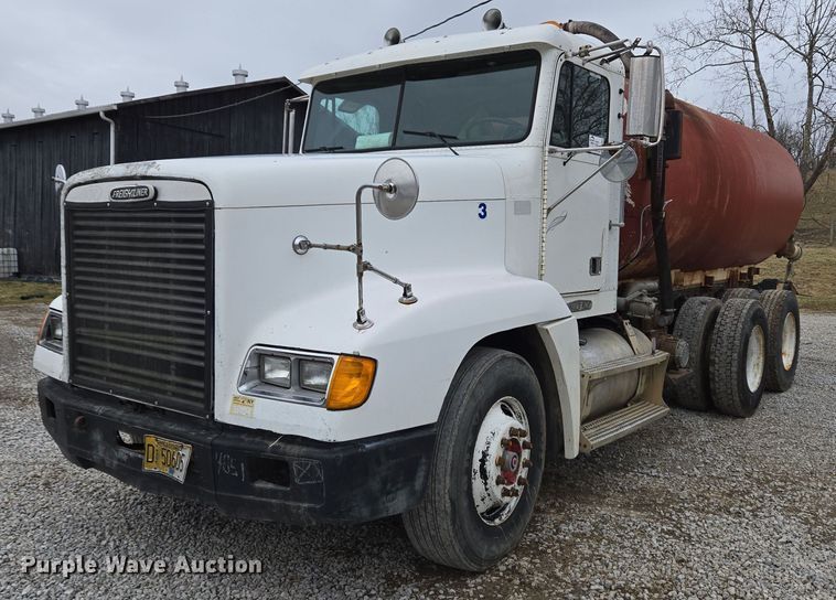 1996 Freightliner FLD120 vacuum truck - EC3982