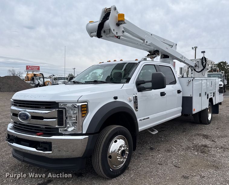 2018 Ford F550 Crew Cab bucket truck - EG2461