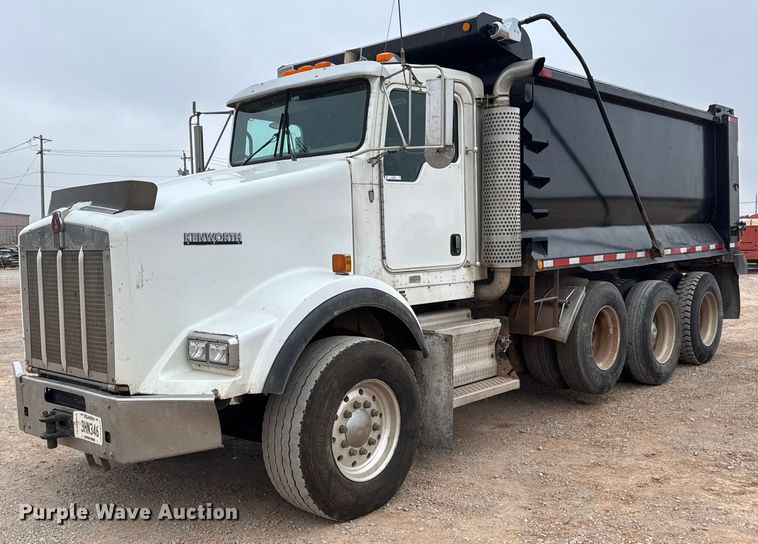 2007 Kenworth  T800 dump truck - LH9482