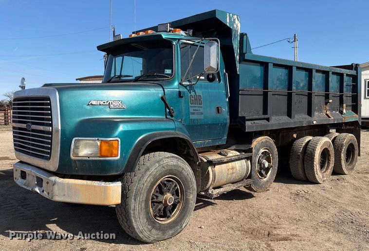 1995 Ford L9000 dump truck - OK9524