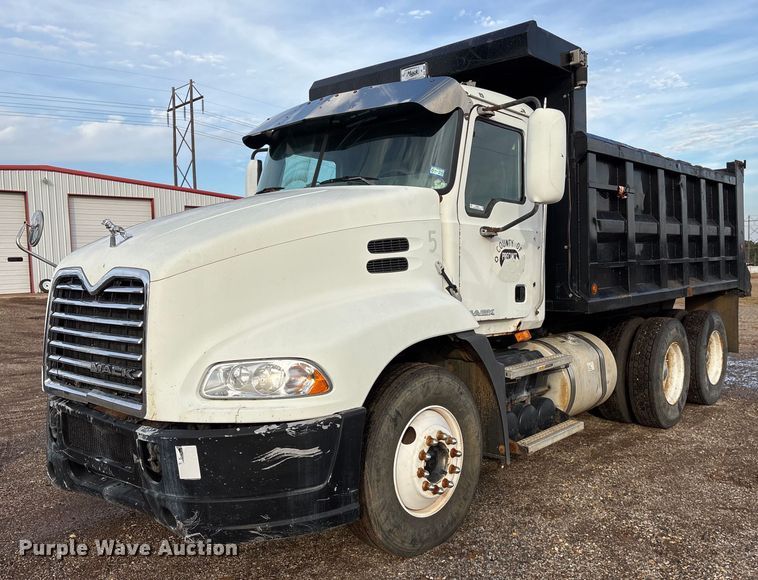 2010 Mack Pinnacle dump truck - OK9546