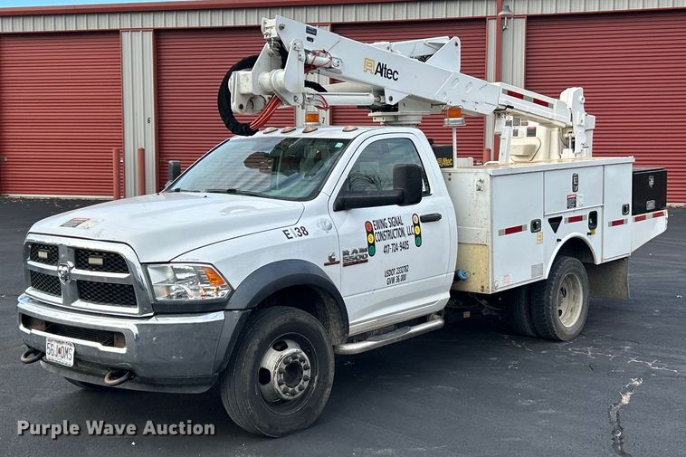 2017 Dodge Ram 5500 HD bucket truck - DW3259