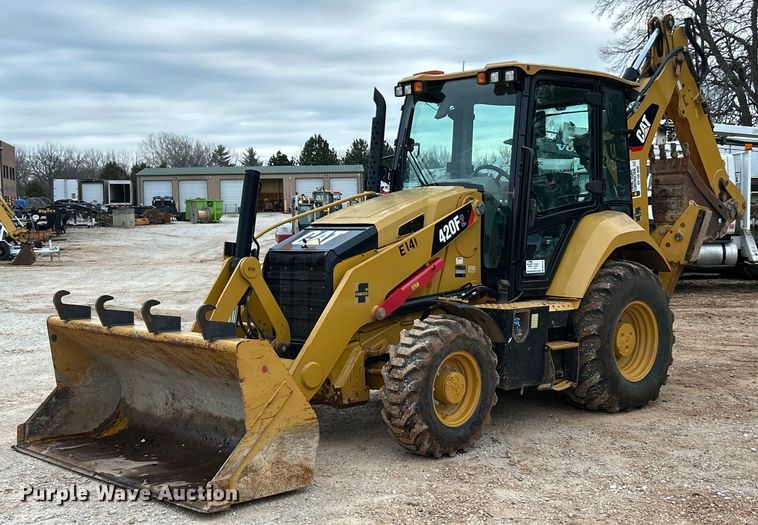 2018 Caterpillar 420F2 backhoe - DW3272