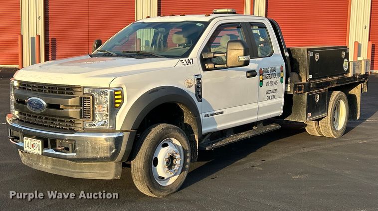 2019 Ford F550 Super Duty XL Ext. Cab flatbed truck - DW3277