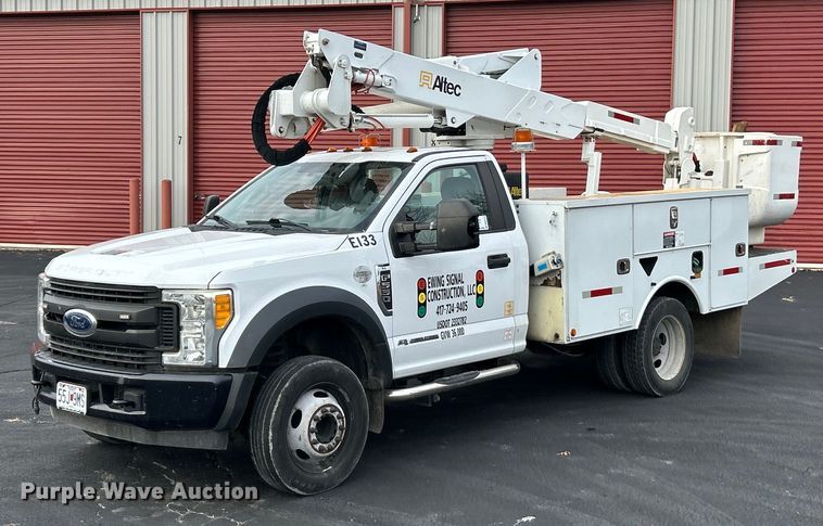 2017 Ford F550 Super Duty XL bucket truck - DW3278