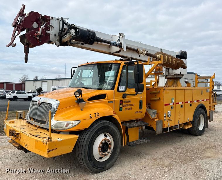 2012 International  4300 digger derrick truck - DW3296