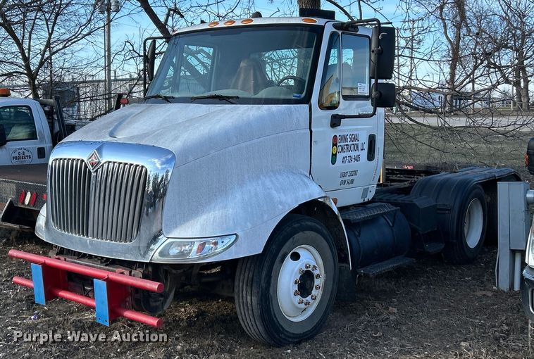 2006 International 8600 semi truck - DW3309