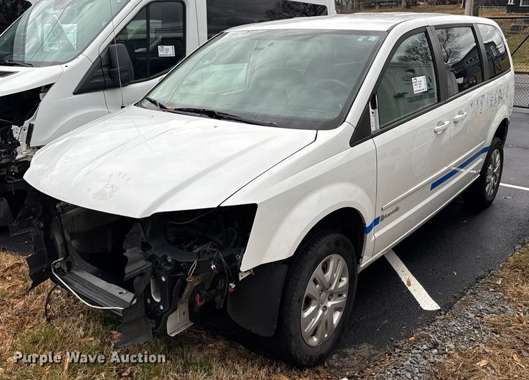 2016 Dodge Grand Caravan handicap accessible van - DW1810