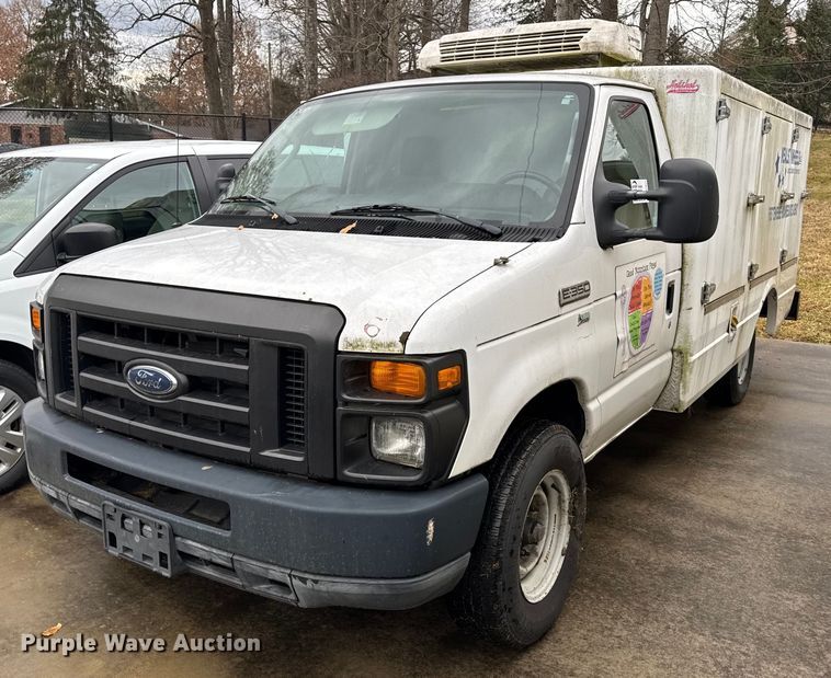 2011 Ford E350 Super Duty refrigerated delivery van - DW1811