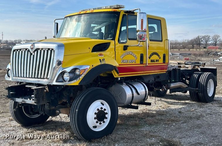 2013 International 7400 Workstar truck cab and chassis - EK2617