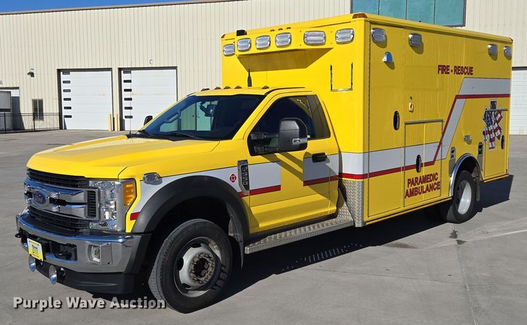 2017 Ford  F550 Super Duty XLT ambulance - EQ3931