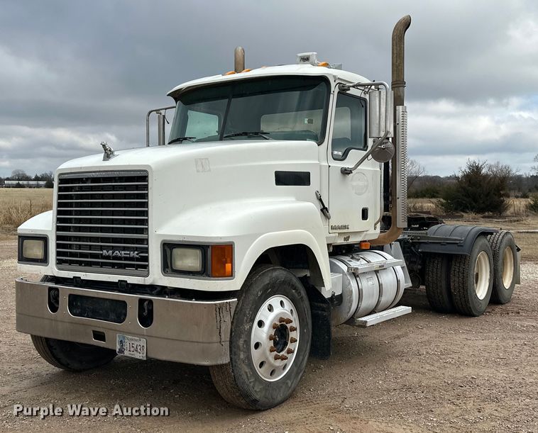 2008 Mack CHU613 semi truck - ER4899