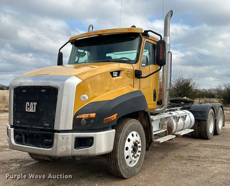 2013 Caterpillar CT660L semi truck - ER4900