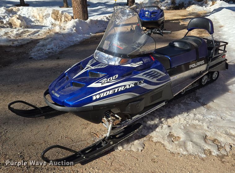 2004 Polaris Wide Trak LX snowmobile - ER5148