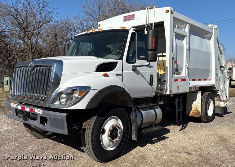 2012 International 7400 SBA refuse truck - EY9874