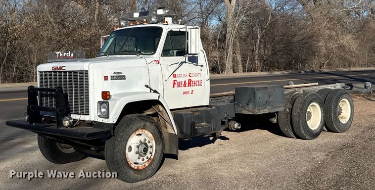 1980 GMC Brigadier truck cab and chassis - NN9548