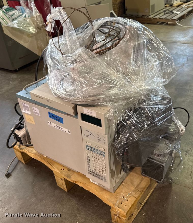 Agilent 6890N gas chromatograph - NO9608