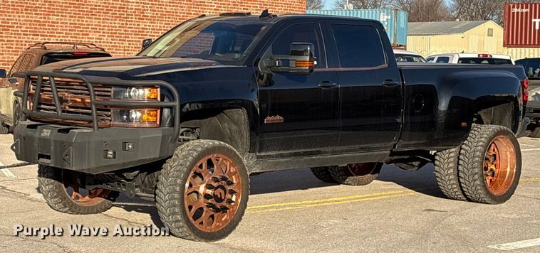 2015 Chevrolet Silverado 3500HD Crew Cab pickup truck - NO9649