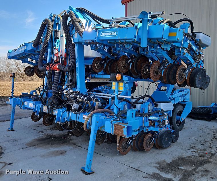 2014 Monosem NG Plus 4 twin row no-till planter - DT7605