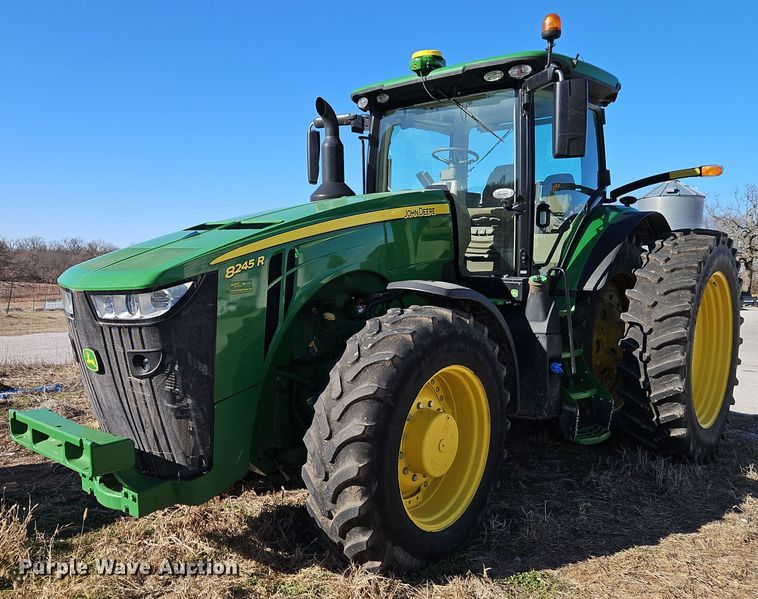 2020 John Deere 8245R MFWD tractor - EI8808