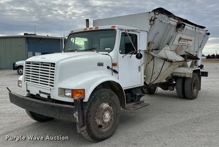 1996 International 4900 feed mixer truck - ER8568