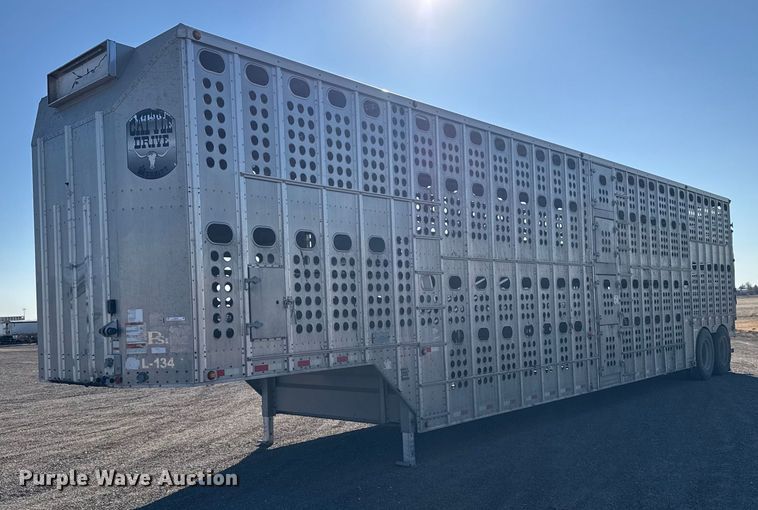 2017 Merritt livestock trailer - NN9547