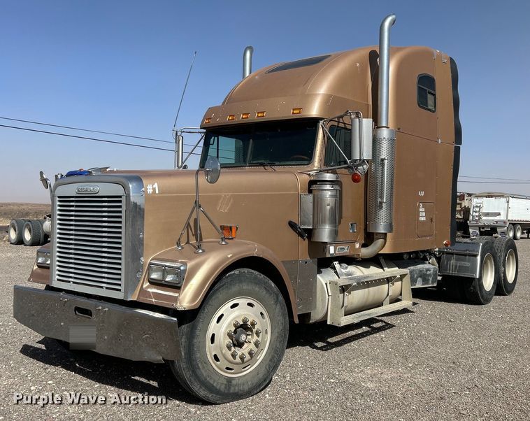 2000 Freightliner FLD120 semi truck - DP6128
