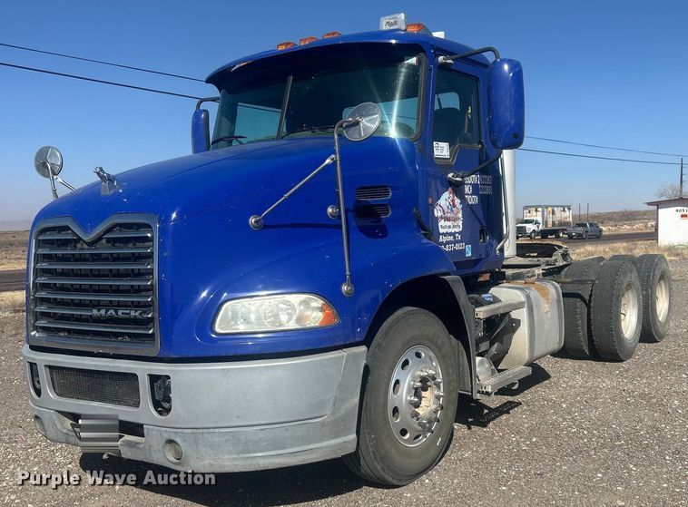 2014 Mack CXU613 semi truck - DP6129