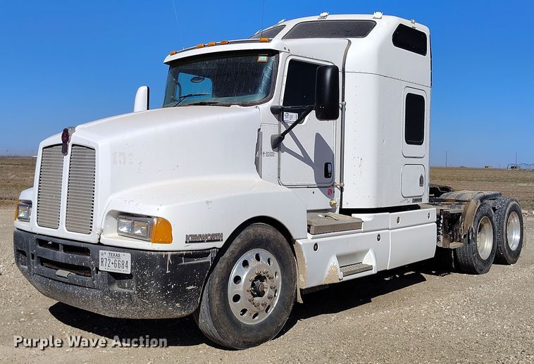 2007 Kenworth  T600 semi truck - DV6661